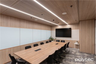 Polytec - Wall and ceiling panels in Maison Oak Ravine, Desks in Notaio Walnut Ravine.