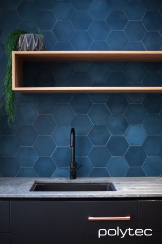 Polytec - Doors and panels in Black Venette.